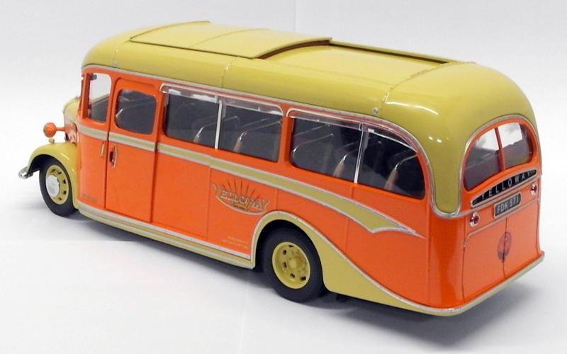 Sun Star 1/24 Scale Model Bus 5001 - Bedford OB Duple Vista Coach - Cream Orange