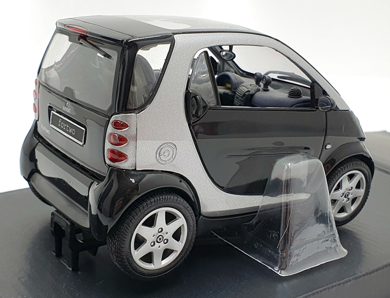 Kyosho 1/18 Scale Diecast 0011558 - Smart Fortwo Coupe