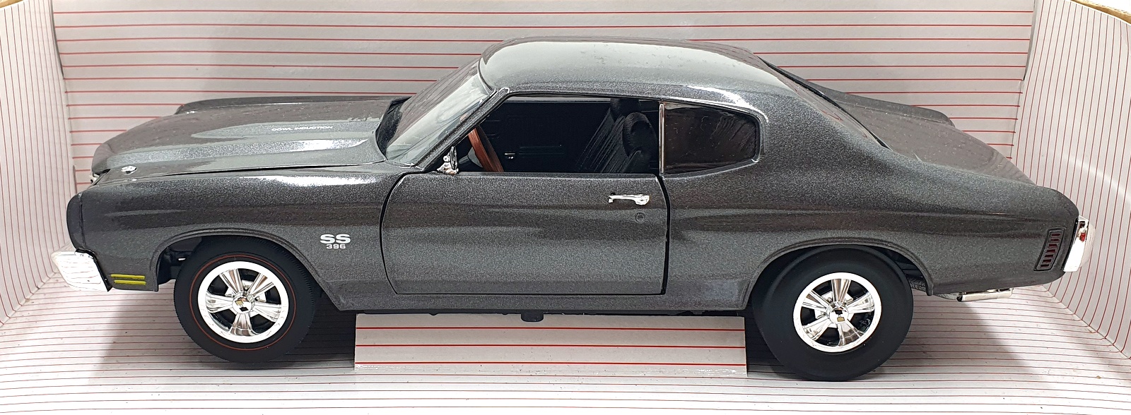 Ertl 1/18 Scale Diecast 29061 - 1970 Chevy Chevelle SS 396 L89