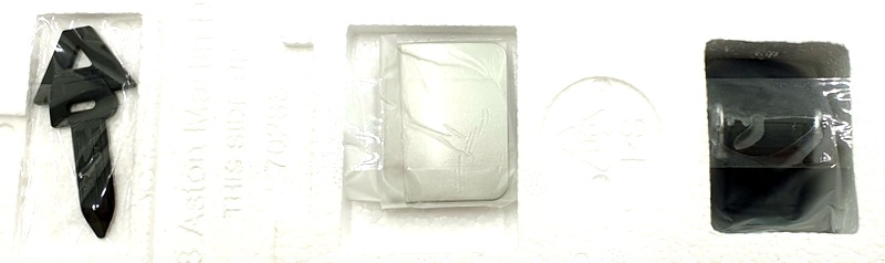 Autoart 1/18 Scale 70296 - Aston Martin DB5 Goldfinger (w/weapons) - Silver