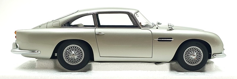 Autoart 1/18 Scale 70296 - Aston Martin DB5 Goldfinger (w/weapons) - Silver