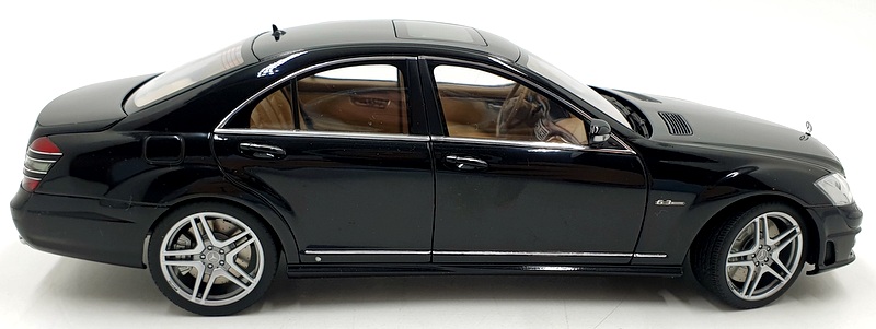 Autoart 1/18 Scale Diecast 76242 - Mercedes-Benz S63 AMG - Black Autoart 1/18 Scale Diecast 76242 - Mercedes-Benz S63 AMG - Black