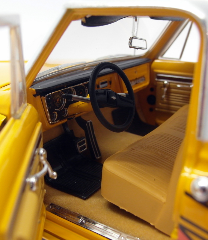 Highway 61 1/18 Scale - 50879 Chevy Fleetside Pickup Yellow Eagle