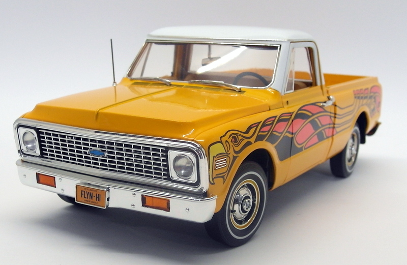 。 Highway 61 1/18 Scale - 50879 Chevy Fleetside Pickup Yellow Eagle