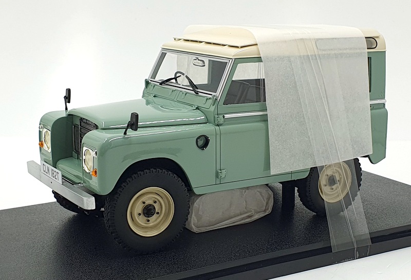 Cult Models 1/18 Scale CML114-2 - 1978 Land-Rover 88 Series