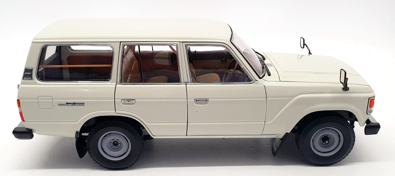 Kyosho 1/18 Scale Diecast 08956W - 1980 Toyota Land Cruiser 60 - White