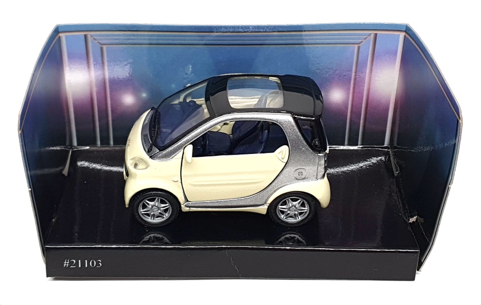 Maisto 1/33 Scale Diecast 21103 - Smart Coupe Motorized - Cream