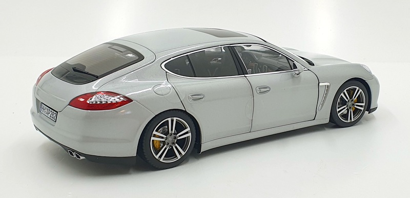 Norev 1/18 Scale Diecast 187609 - 2009 Porsche Panamera Turbo