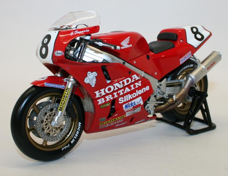 Univ Hobbies 1/12 Scale Metal Model UH4822 Honda RC30 Carl Fogarty 1990 IOM Win Univ Hobbies 1/12 Scale Metal Model UH4822 Honda RC30 Carl Fogarty 1990 IOM Win