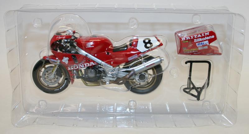 Univ Hobbies 1/12 Scale Metal Model UH4822 Honda RC30 Carl Fogarty 1990 IOM Win Univ Hobbies 1/12 Scale Metal Model UH4822 Honda RC30 Carl Fogarty 1990 IOM Win
