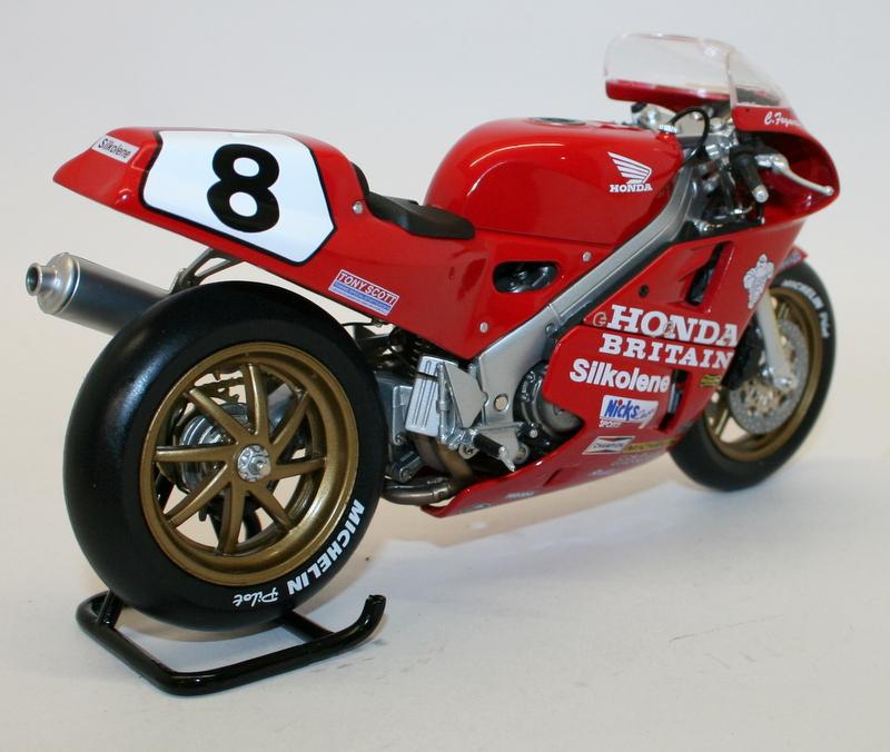Univ Hobbies 1/12 Scale Metal Model UH4822 Honda RC30 Carl Fogarty 1990 IOM Win Univ Hobbies 1/12 Scale Metal Model UH4822 Honda RC30 Carl Fogarty 1990 IOM Win
