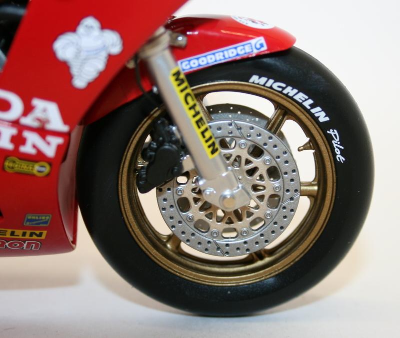 Univ Hobbies 1/12 Scale Metal Model UH4822 Honda RC30 Carl Fogarty 1990 IOM Win Univ Hobbies 1/12 Scale Metal Model UH4822 Honda RC30 Carl Fogarty 1990 IOM Win