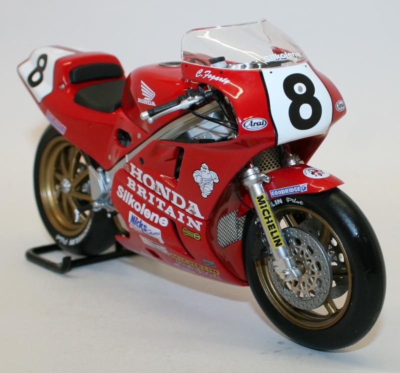Univ Hobbies 1/12 Scale Metal Model UH4822 Honda RC30 Carl Fogarty 1990 IOM Win Univ Hobbies 1/12 Scale Metal Model UH4822 Honda RC30 Carl Fogarty 1990 IOM Win