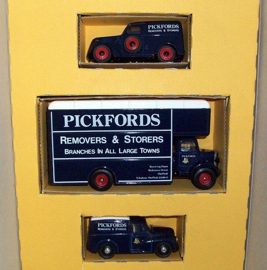 CORGI  - D74/1 PICKFORDS VAN AND TRUCK REMOVALS SET - MORRIS FORDSON BEDFORD