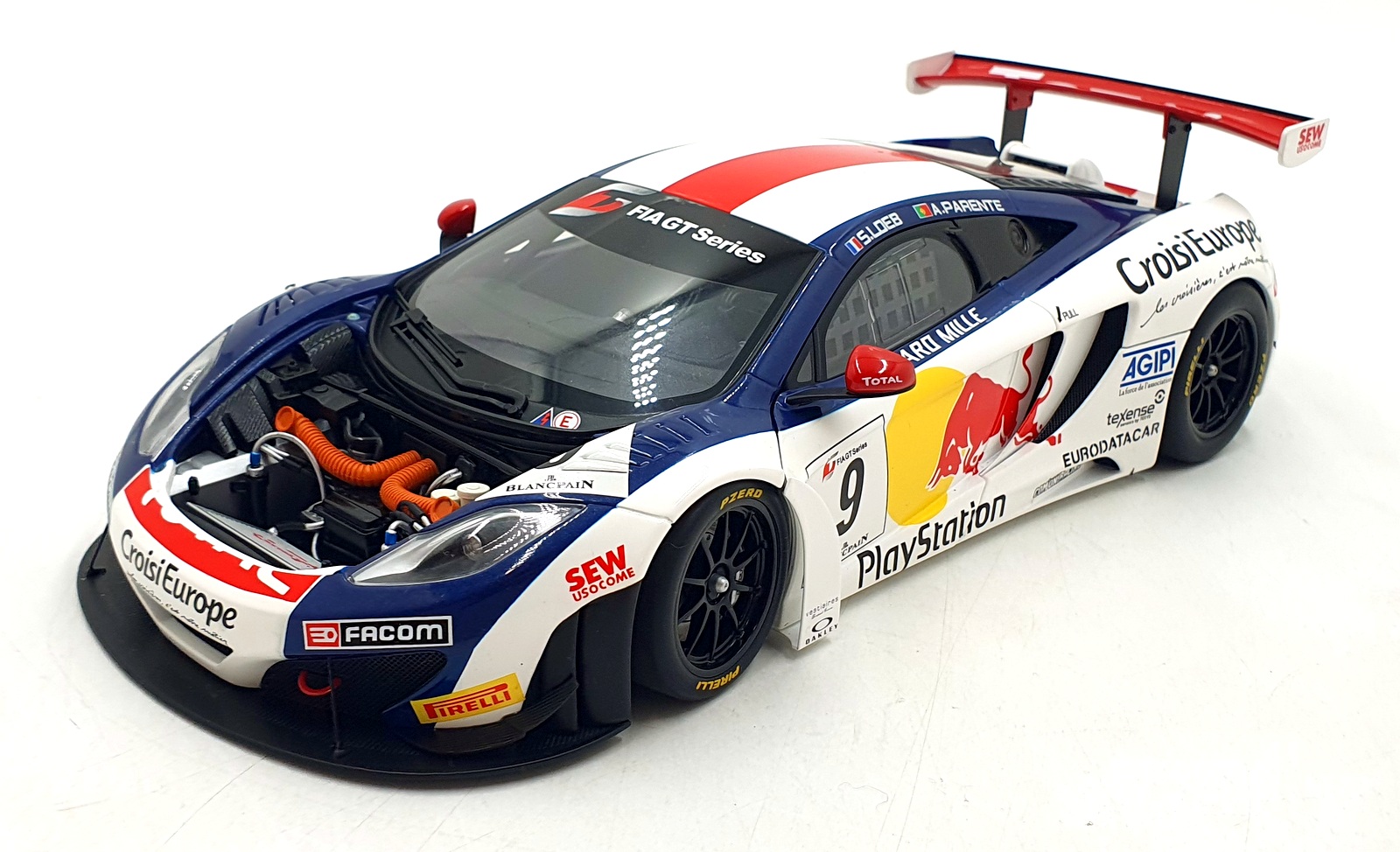 Autoart 1/18 Scale Diecast 81342 - McLaren 12C GT3 Red Bull #9 S.Loeb/Parente Autoart 1/18 Scale Diecast 81342 - McLaren 12C GT3 Red Bull #9 S.Loeb/Parente