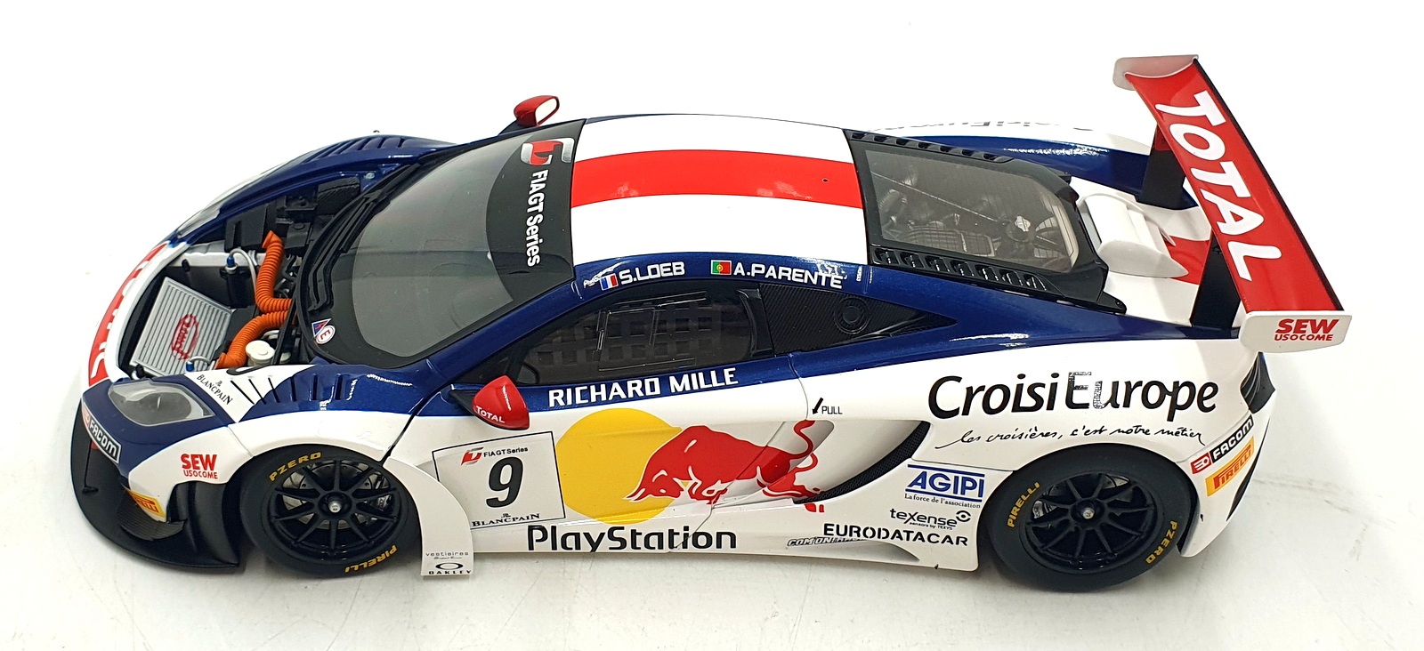 Autoart 1/18 Scale Diecast 81342 - McLaren 12C GT3 Red Bull #9 S.Loeb/Parente Autoart 1/18 Scale Diecast 81342 - McLaren 12C GT3 Red Bull #9 S.Loeb/Parente