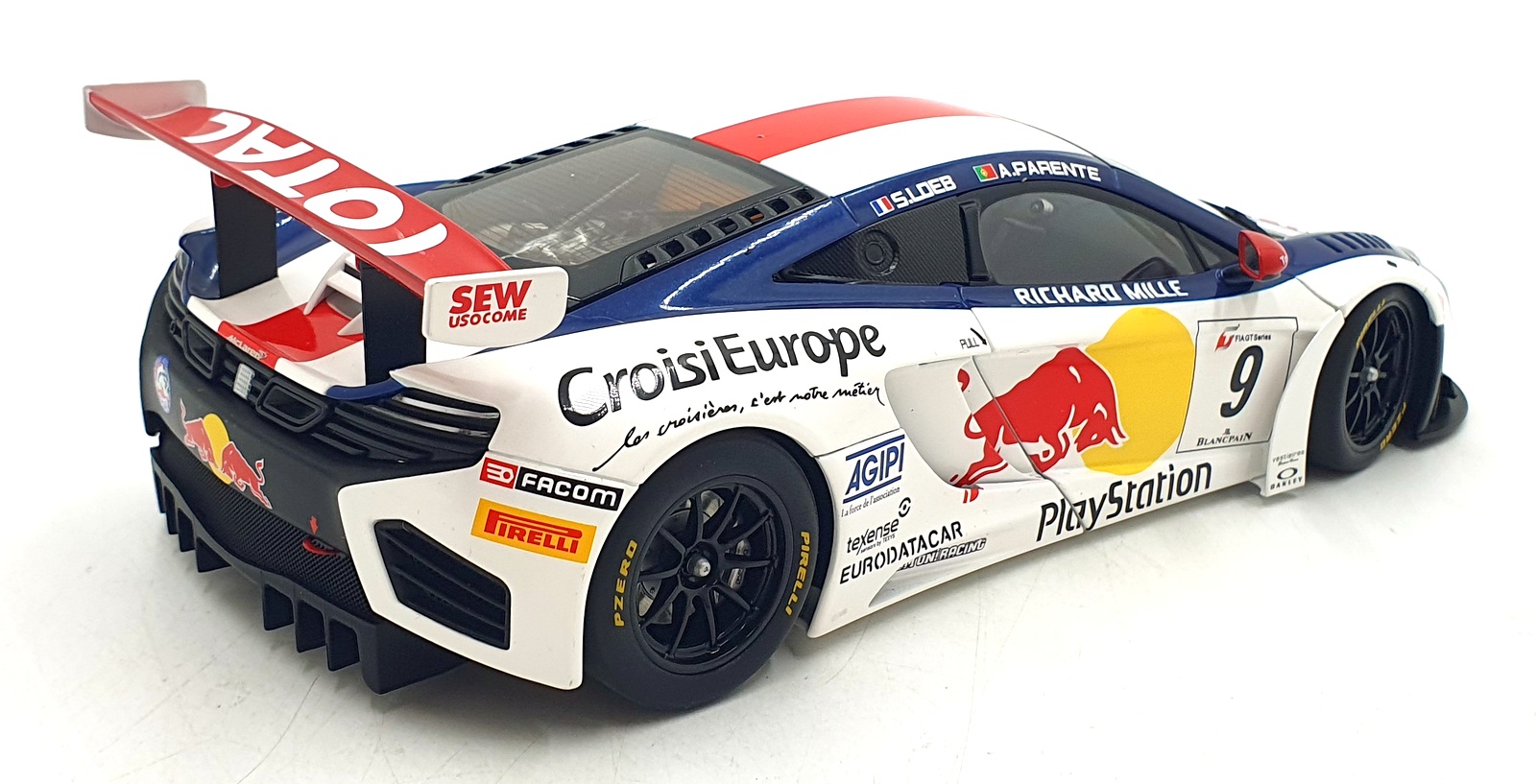 Autoart 1/18 Scale Diecast 81342 - McLaren 12C GT3 Red Bull #9 S.Loeb/Parente Autoart 1/18 Scale Diecast 81342 - McLaren 12C GT3 Red Bull #9 S.Loeb/Parente
