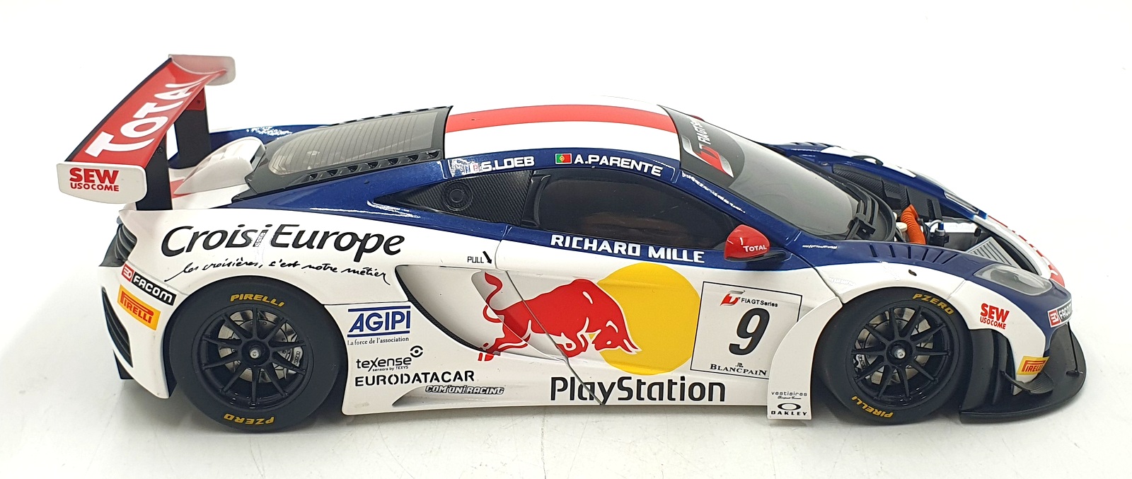 Autoart 1/18 Scale Diecast 81342 - McLaren 12C GT3 Red Bull #9 S.Loeb/Parente Autoart 1/18 Scale Diecast 81342 - McLaren 12C GT3 Red Bull #9 S.Loeb/Parente