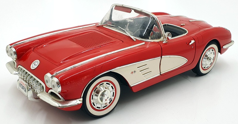 Solido 1/12 Scale Diecast 1201 - Chevrolet Corvette 1958 - Red/White