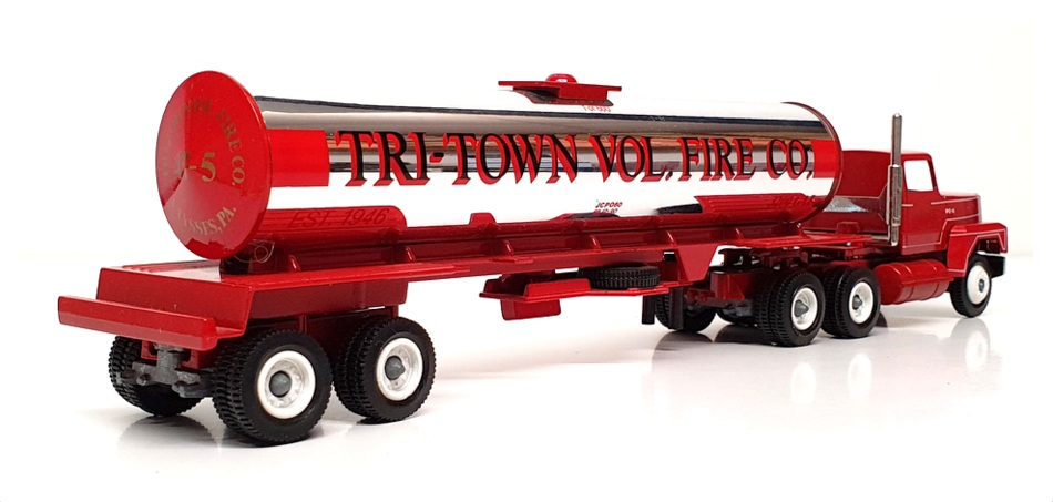 Winross 1/64 Scale WR020 - Ford Tanker Truck Tri-Town Fire Co. - Red