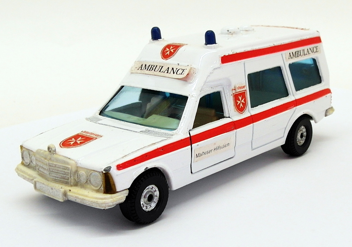 Corgi Appx 15cm Long Diecast MB20219 - Mercedes Benz Ambulance | EBay