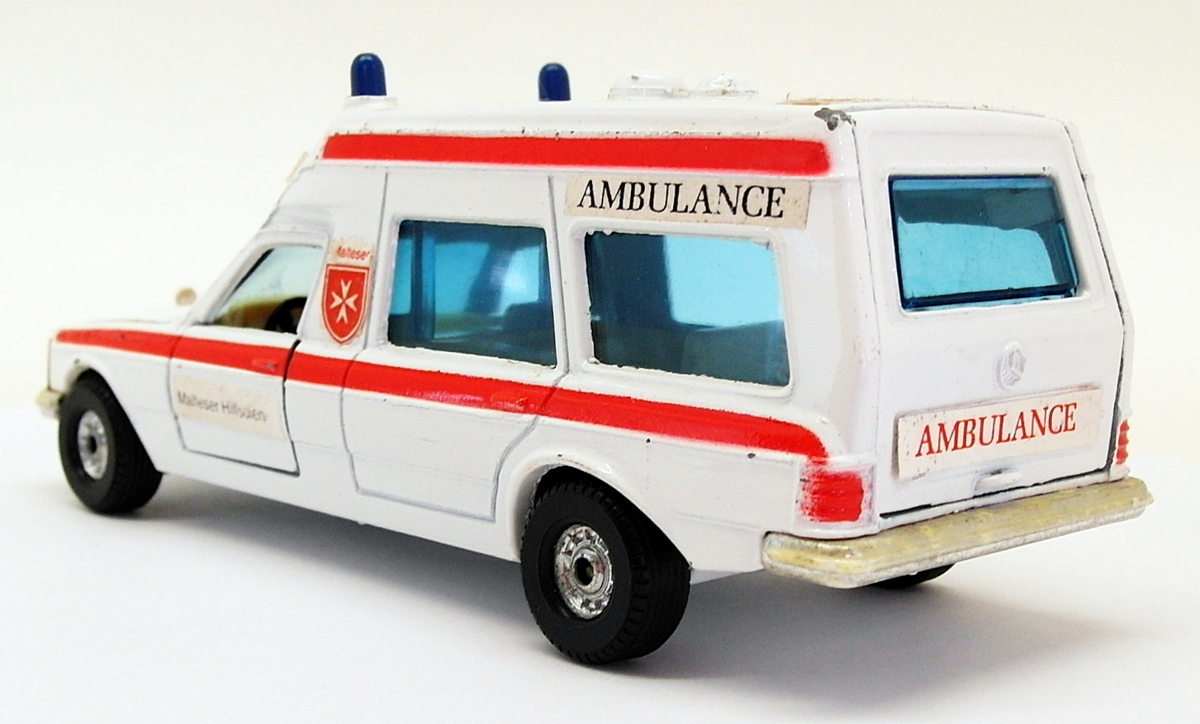 Appx 15cm Long Diecast MB20219 Mercedes Benz Ambulance eBay