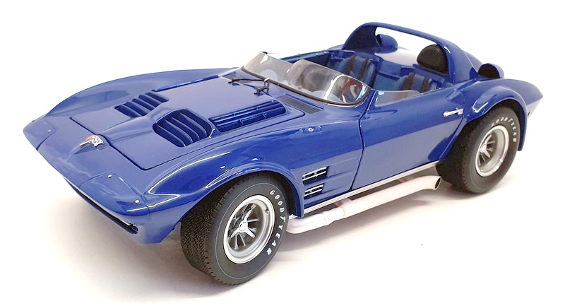 Exoto 1/18 Scale Diecast 18023 - Chevrolet Corvette Grand Sport