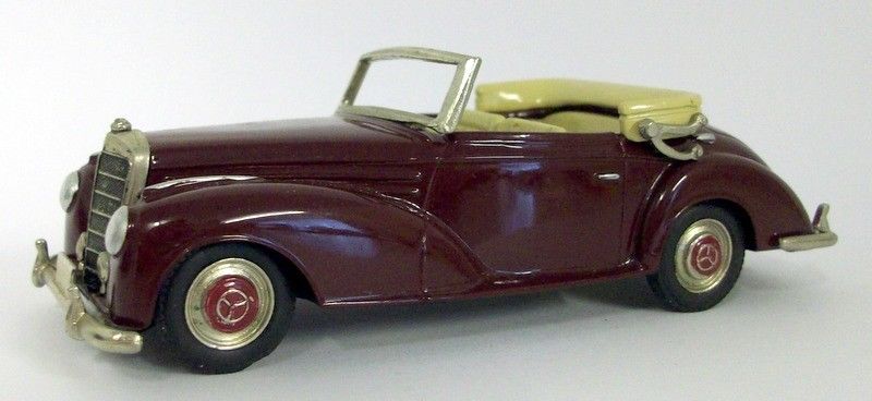 Western 1/43 Scale White metal M43001023 Mercedes 300S Cabrio dark red
