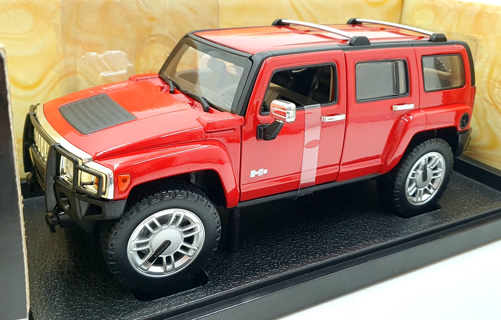 Hot Wheels 1/18 Scale Diecast G7219 - Hummer H3 - Red Hot Wheels 1/18 Scale Diecast G7219 - Hummer H3 - Red