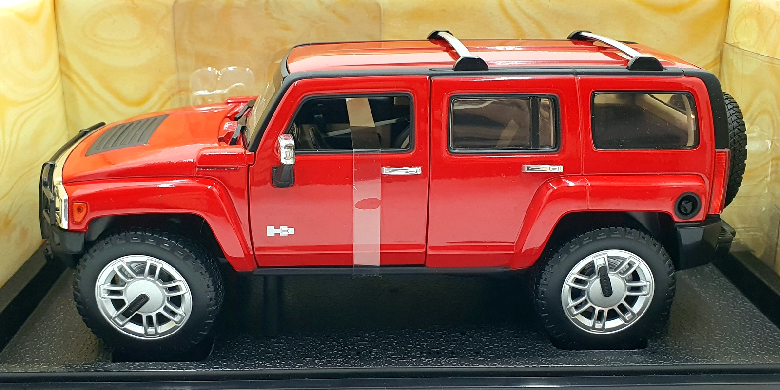 Hot Wheels 1/18 Scale Diecast G7219 - Hummer H3 - Red Hot Wheels 1/18 Scale Diecast G7219 - Hummer H3 - Red