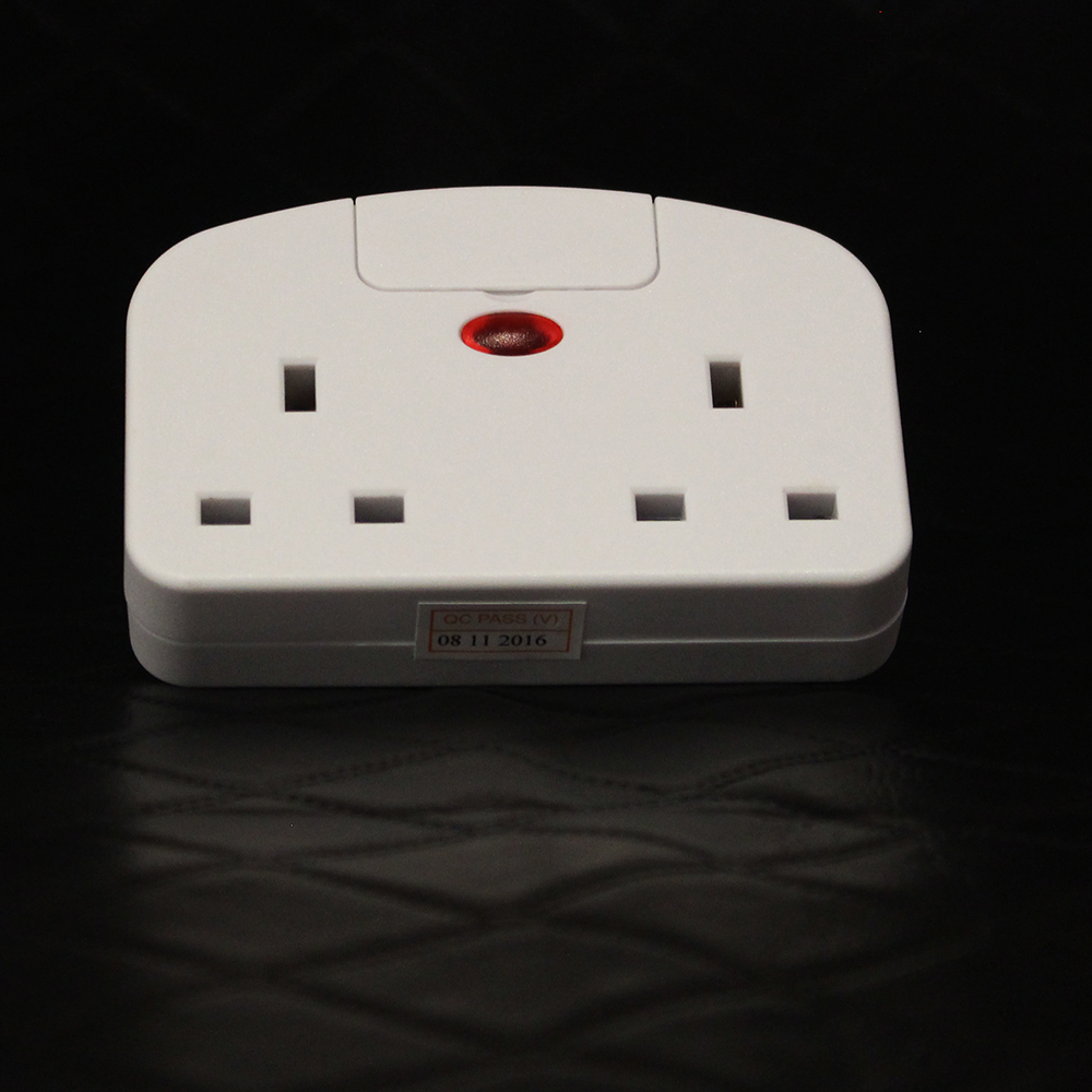 Egypt to UK plug adaptor, converter includes 2 x usb ports for