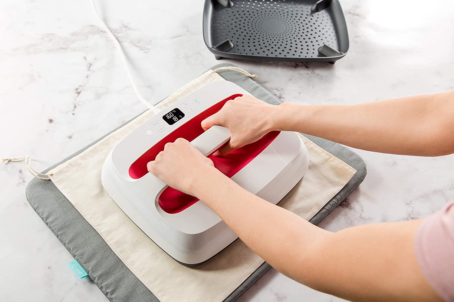 Can you use an iron instead of a heat press machine