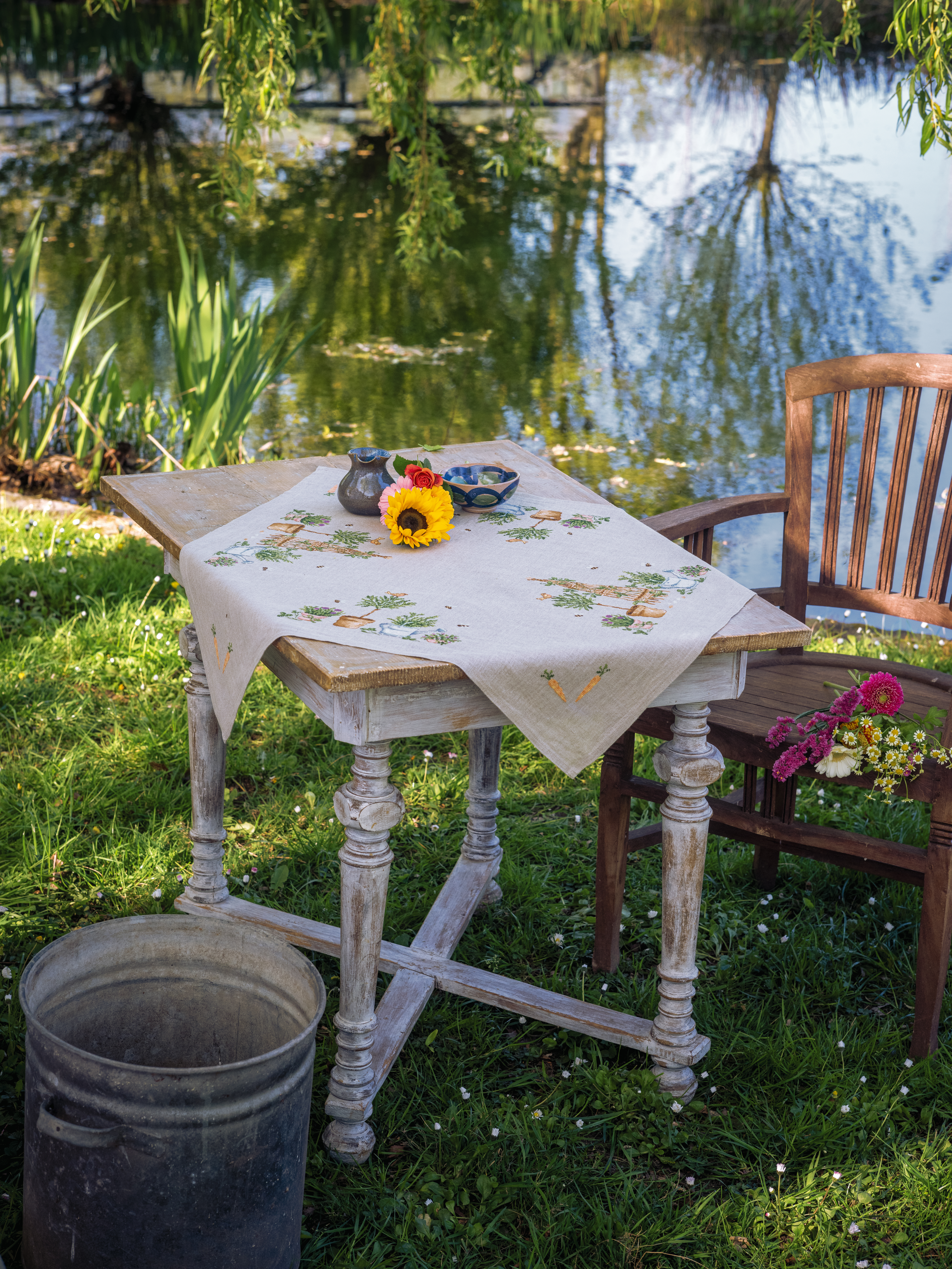 Vervaco Embroidery Kit: Tablecloth: Garden Equipment (Linen) - Image 2