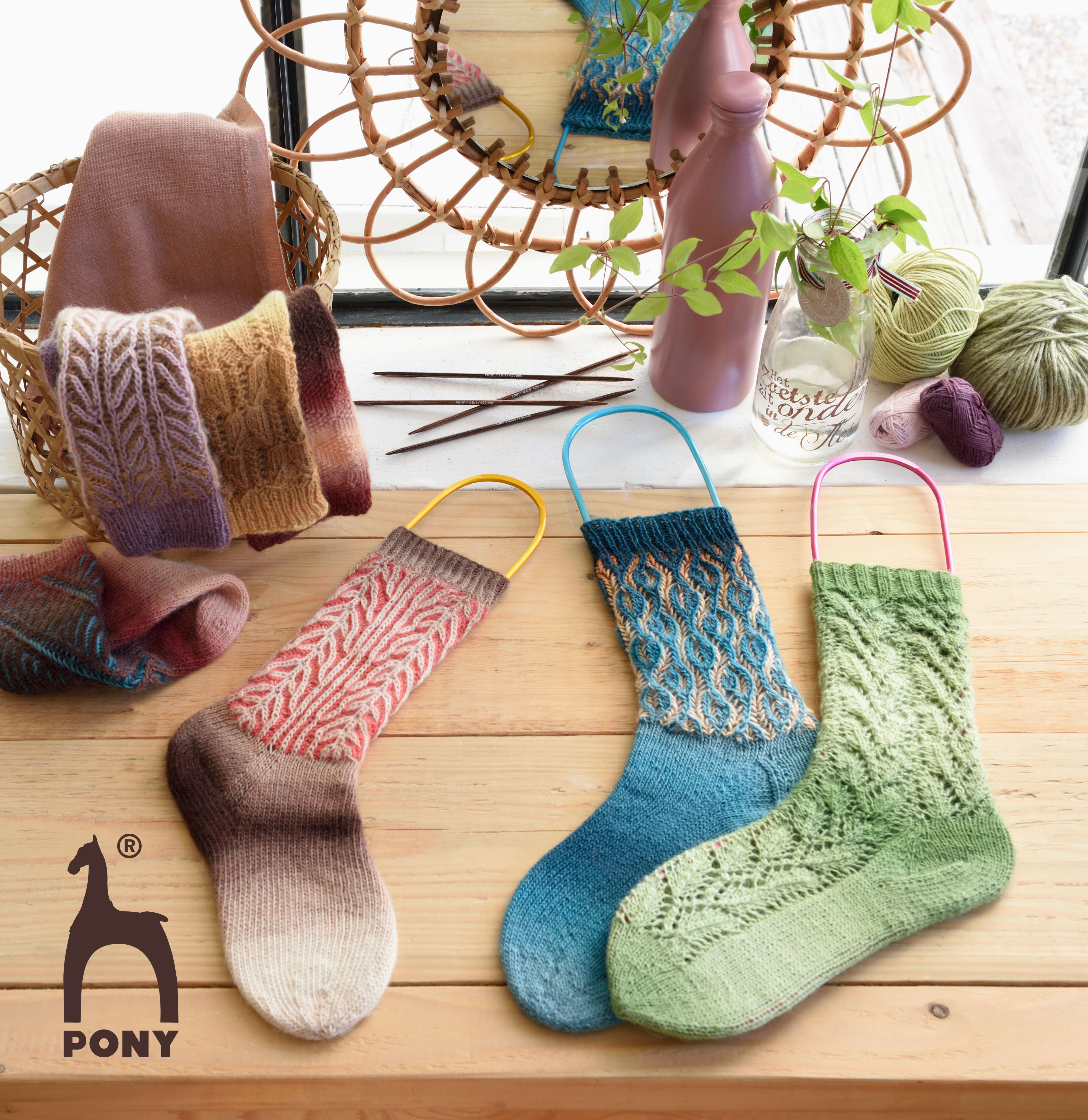 Pony Sock Blockers: Anodised Aluminium: for Sizes 40-41: Red: Pack of 1 - Picture 5 of 5