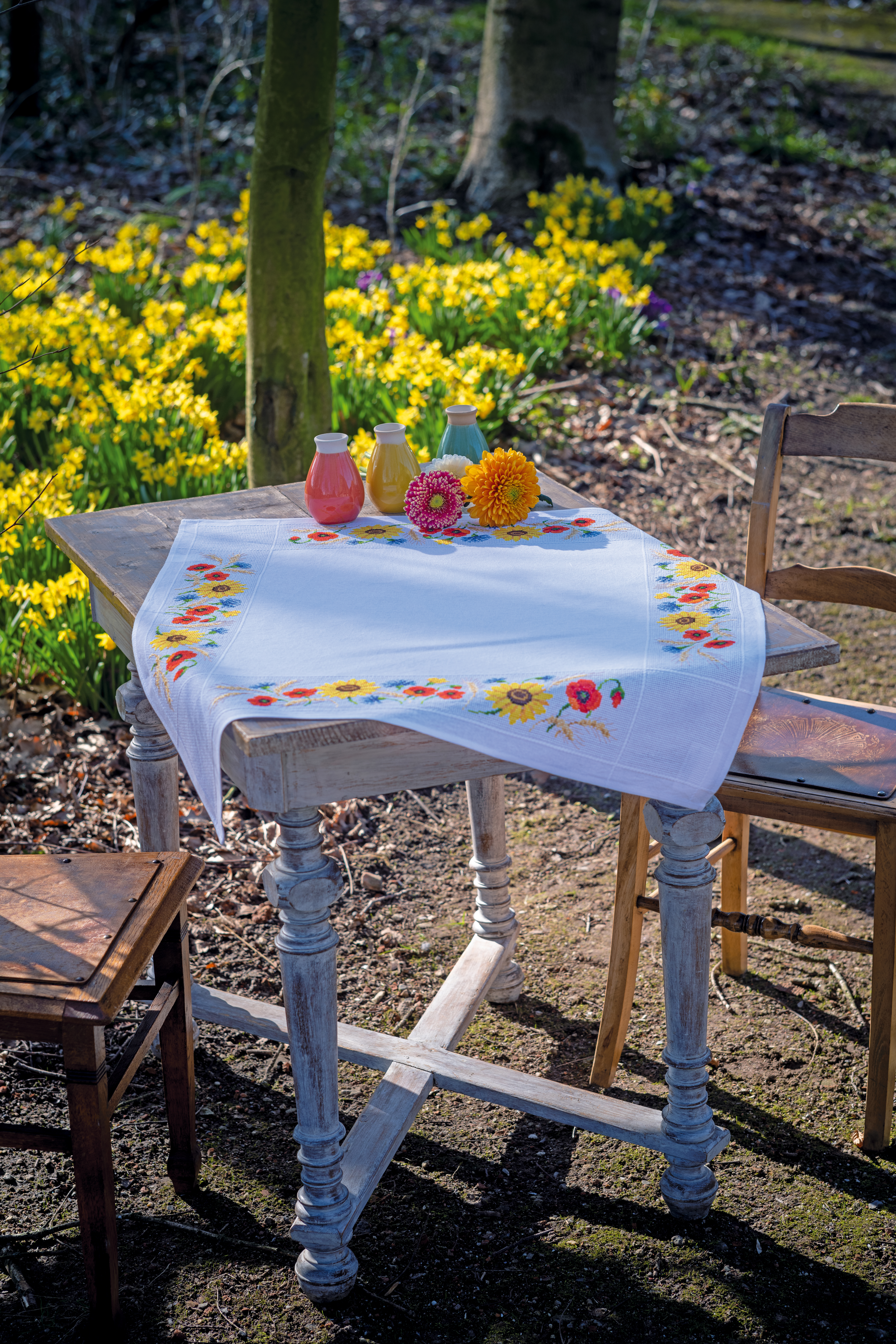 Vervaco Counted Cross Stitch Tablecloth Wild Flowers Embroidery Complete Kit Adult Creative Home Decoration Manual Table Cadeou DIY Approx. 80 x 80 cm Cross Stitch Embroidery - Image 3