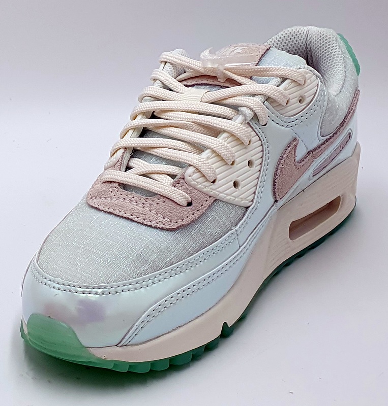 Nike clear trainers clearance