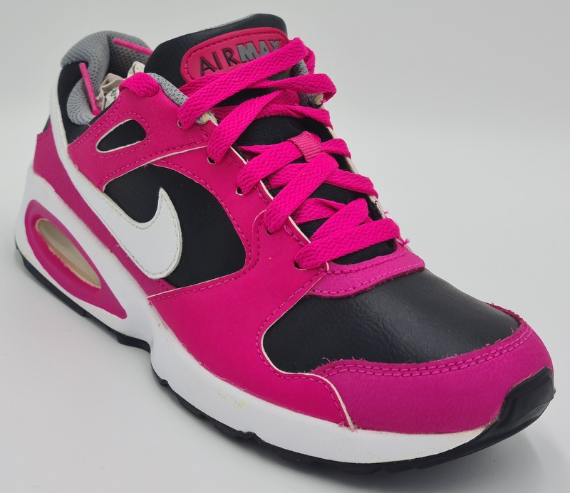 270 trainers black and white