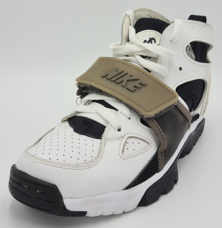 List 98+ Pictures black and white high top huaraches Latest