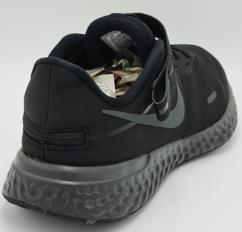 nike wide fitting trainers