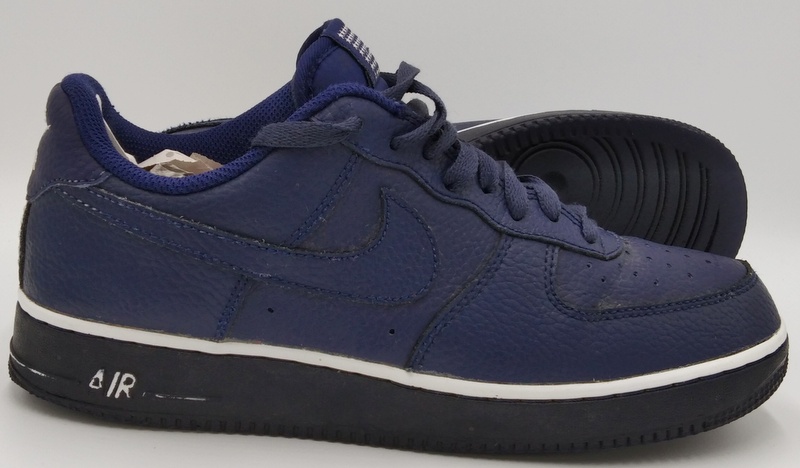 white trainers with stars