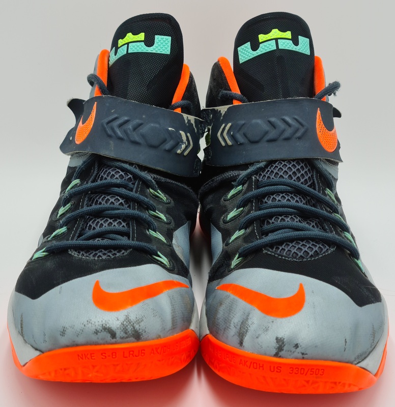 le bron james trainers