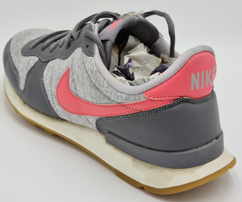 nike internationalist coral